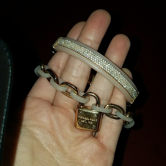 Michael Kors watch & 2 rose quartz bangle bundle - Picture 2 of 2